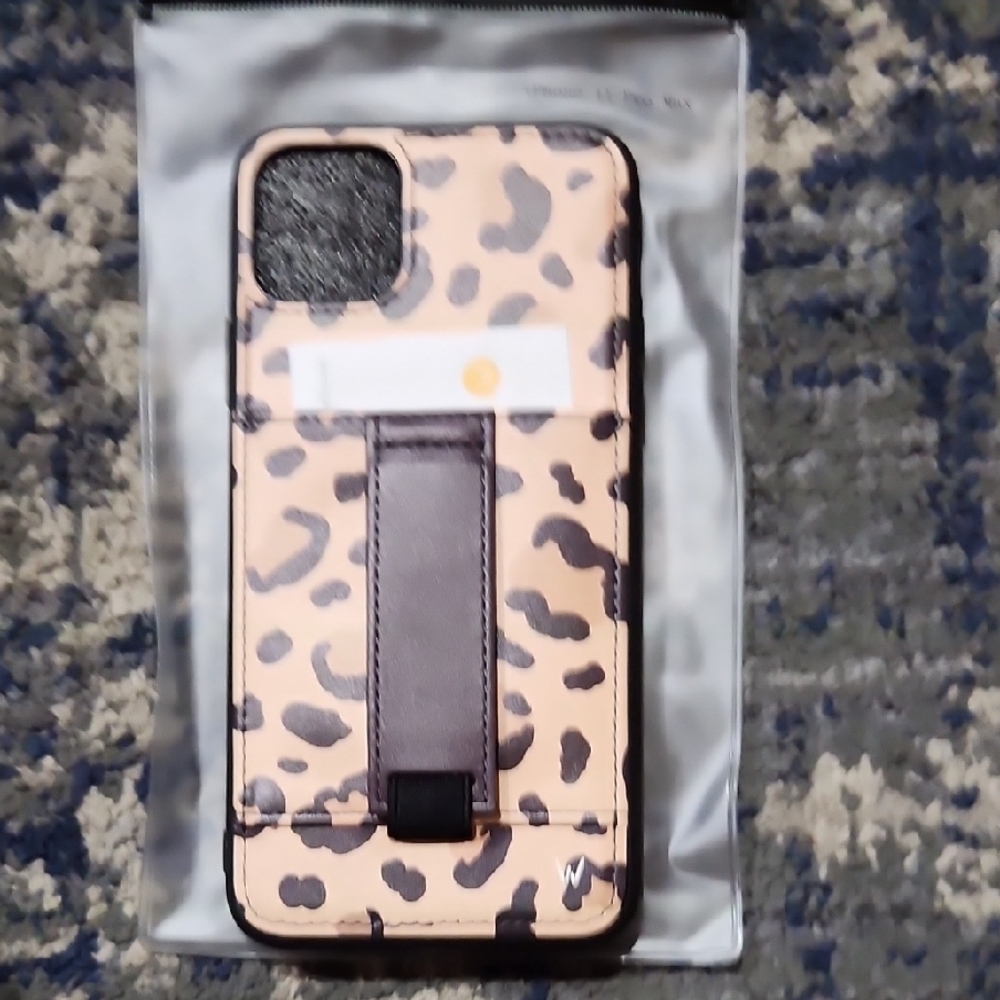 11 Pro Max Brown Leopard Print iPhone Case with Kickstand
